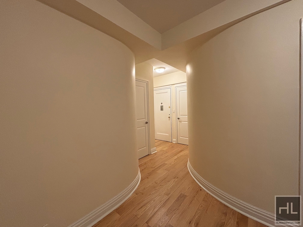 East 56 Street - Photo 2