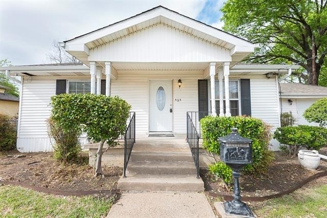 815 E 16th Street - Photo 0