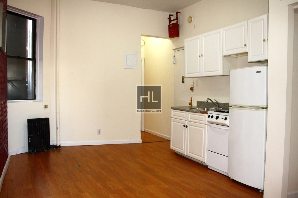 E 3rd St - Photo 3