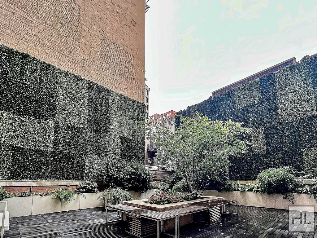 West 80th Street - Photo 17