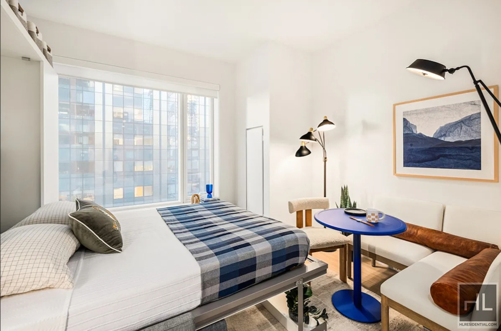 10th Avenue - Photo 1