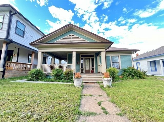 828 W 8th Street - Photo 0