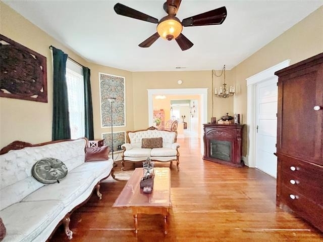 828 W 8th Street - Photo 3