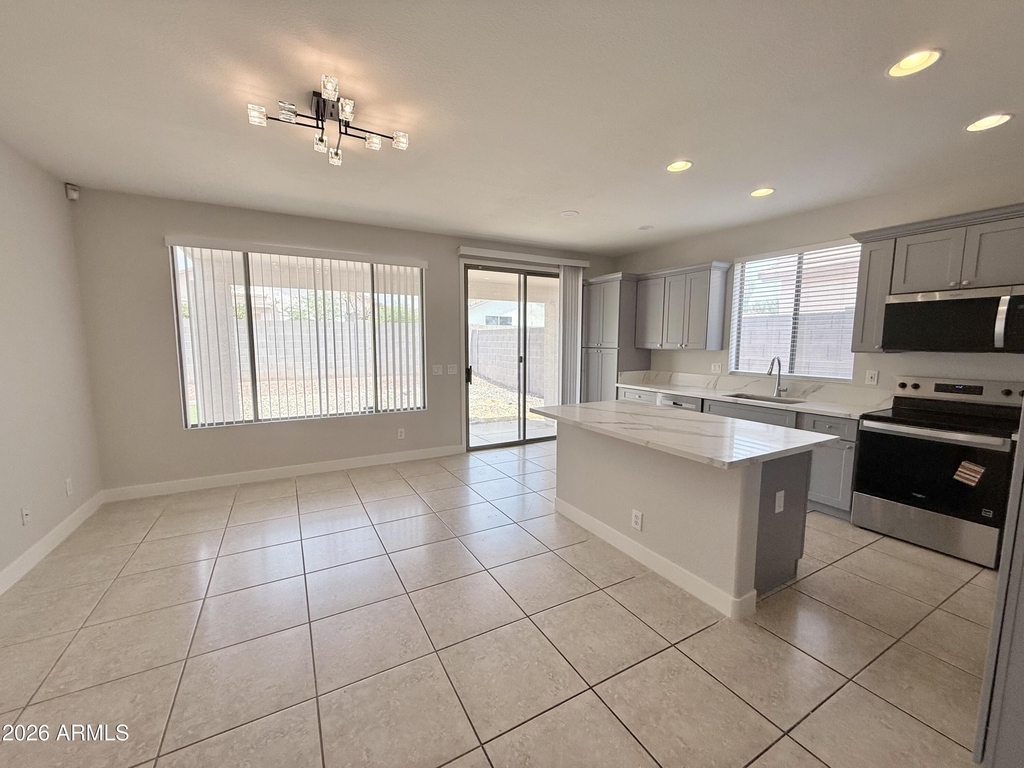 6558 W Townley Avenue - Photo 17