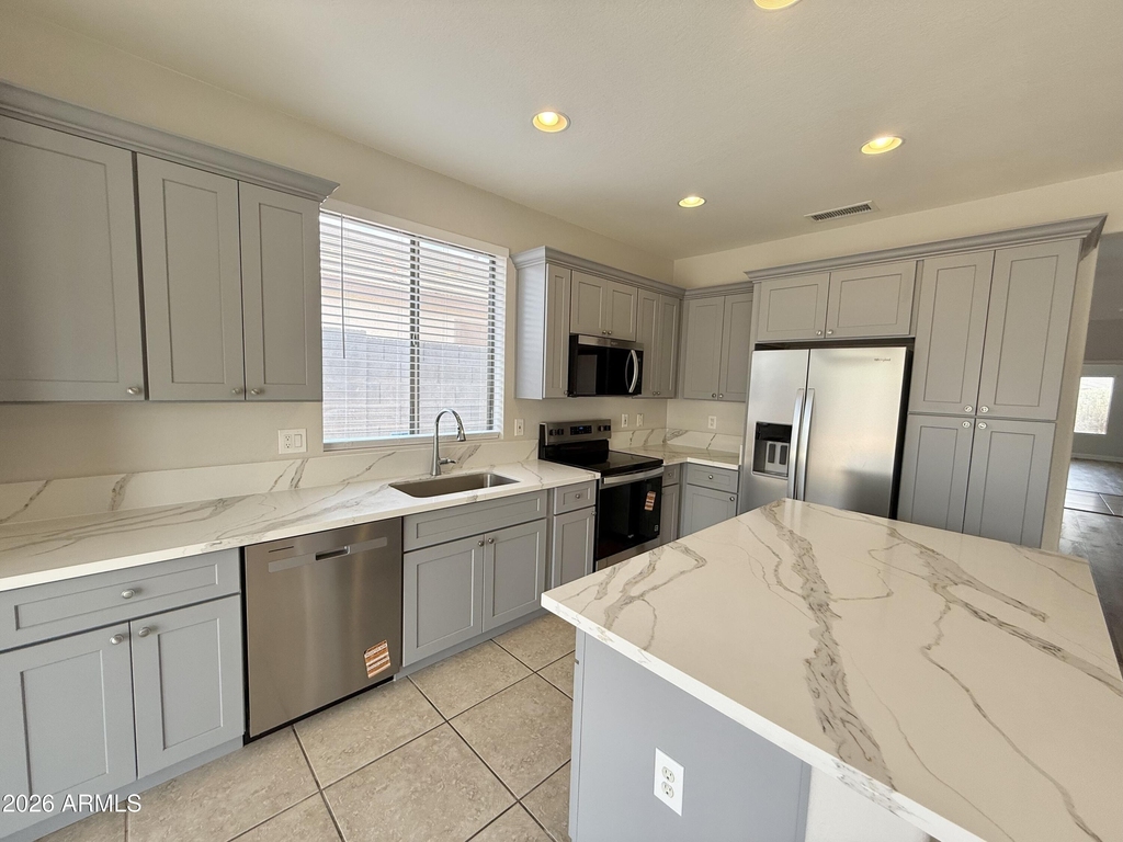 6558 W Townley Avenue - Photo 18