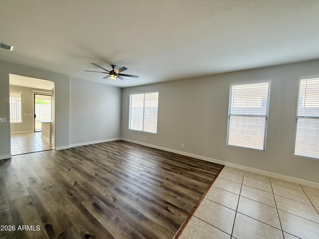 6558 W Townley Avenue - Photo 5