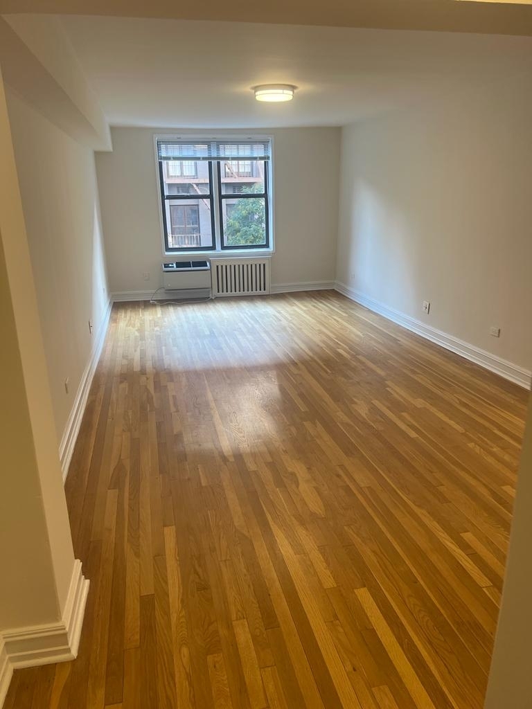 West 16th Street - Photo 3