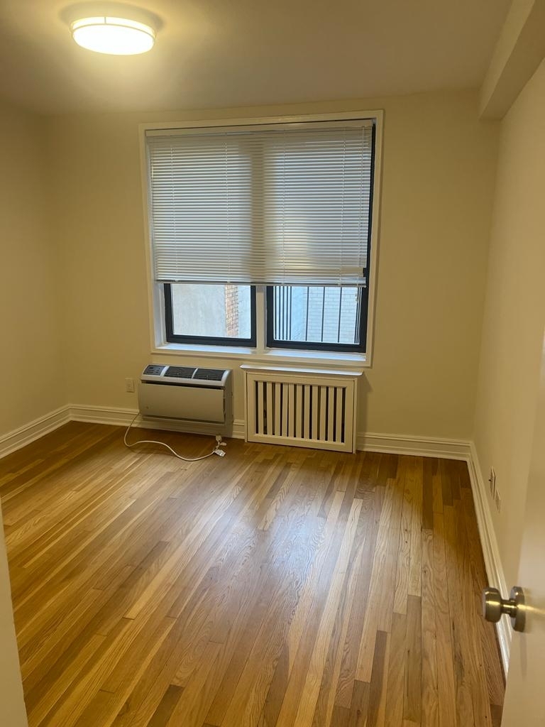 West 16th Street - Photo 5