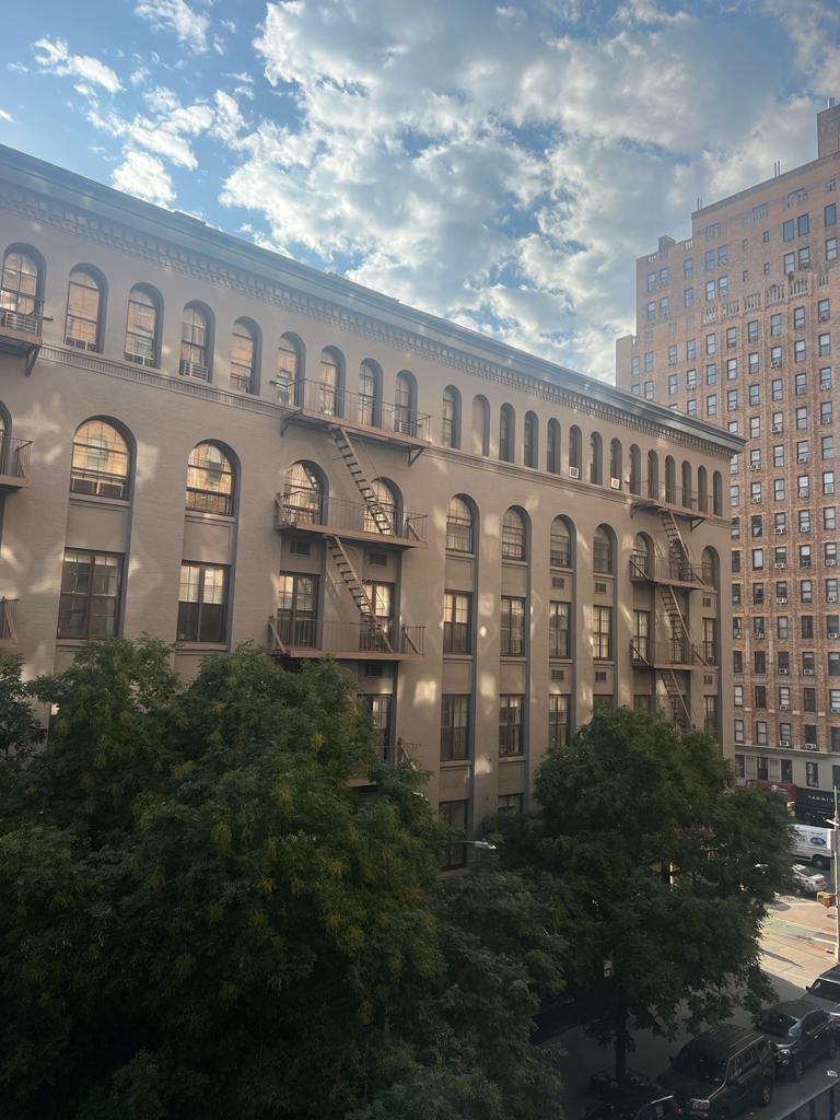 West 16th Street - Photo 11