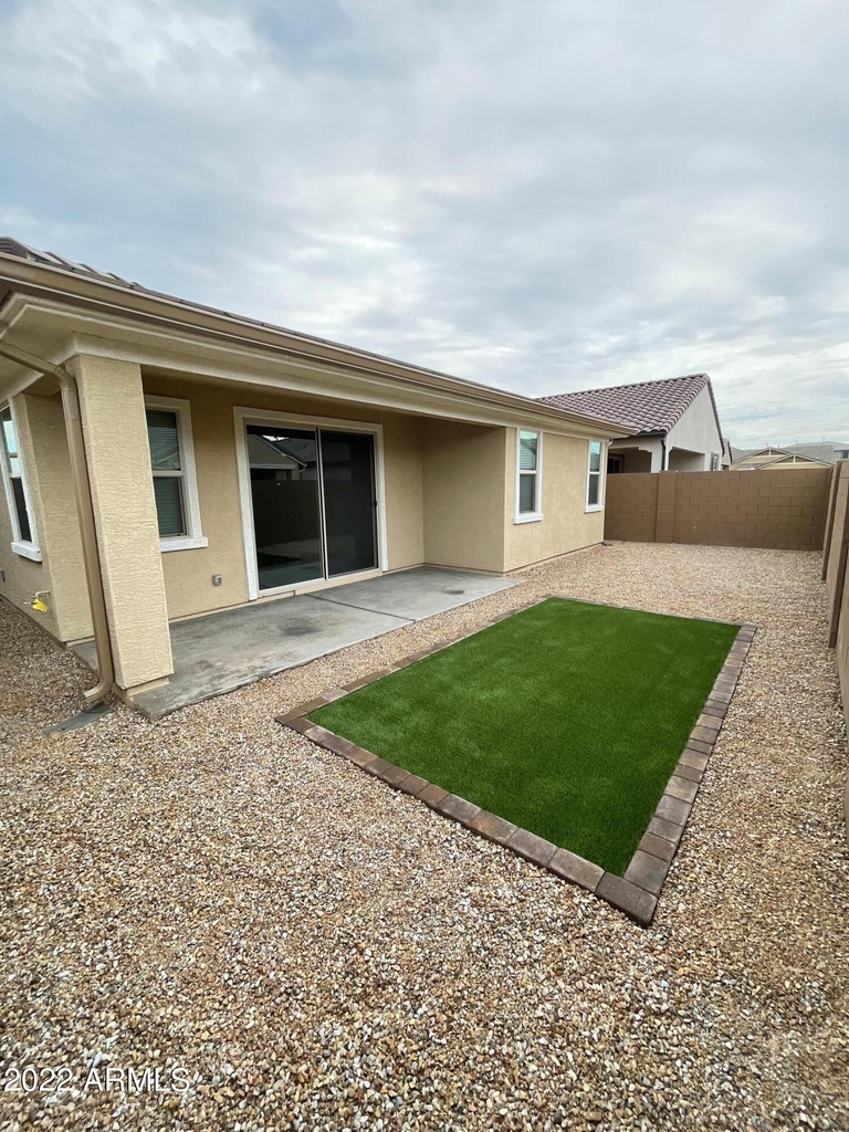 8911 W Bethany Heights Drive - Photo 17