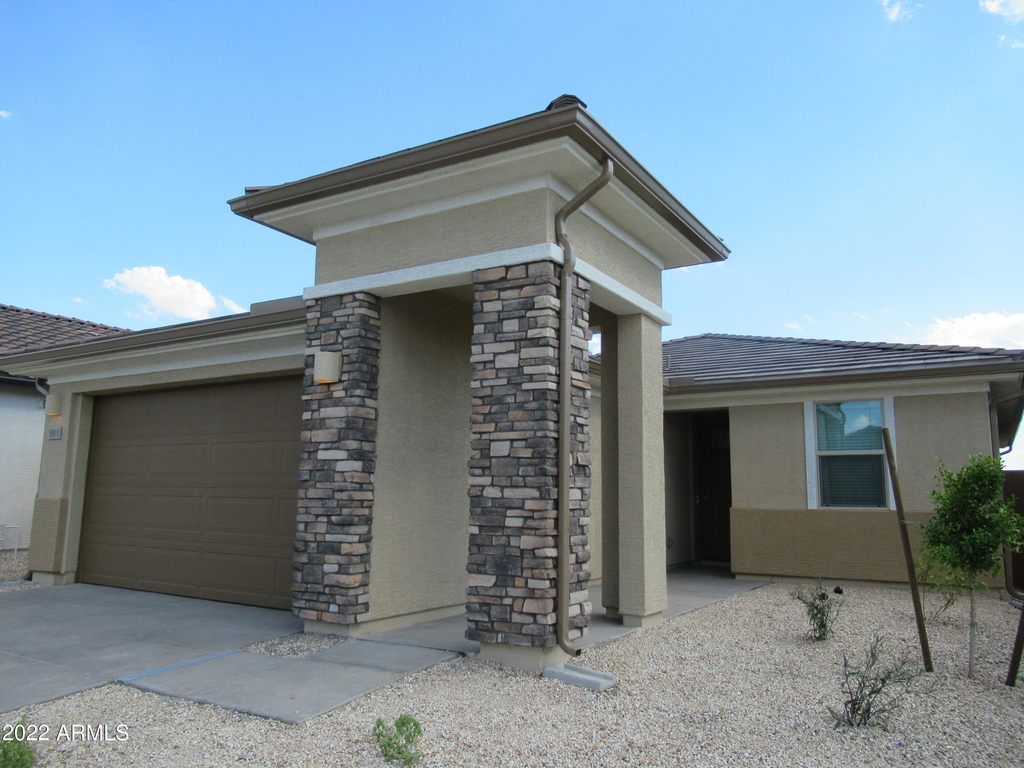 8911 W Bethany Heights Drive - Photo 1