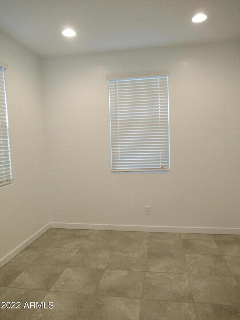 8911 W Bethany Heights Drive - Photo 6