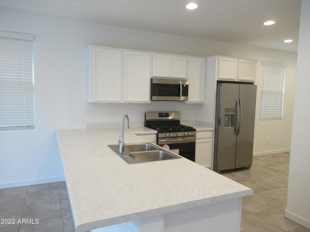 8911 W Bethany Heights Drive - Photo 3