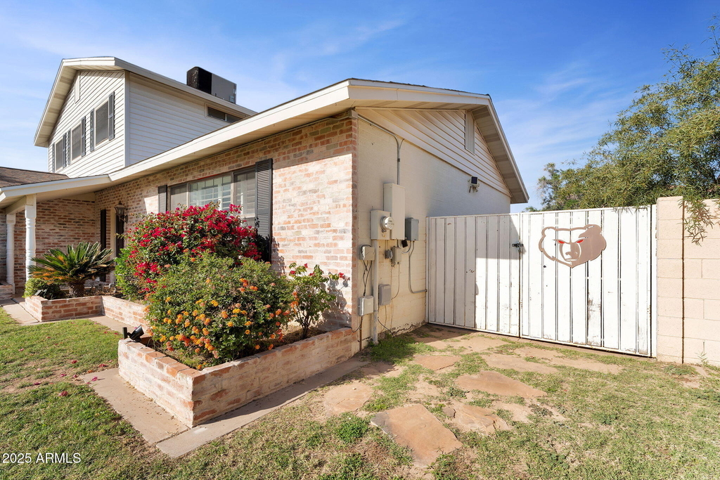 2542 W Nopal Avenue - Photo 4