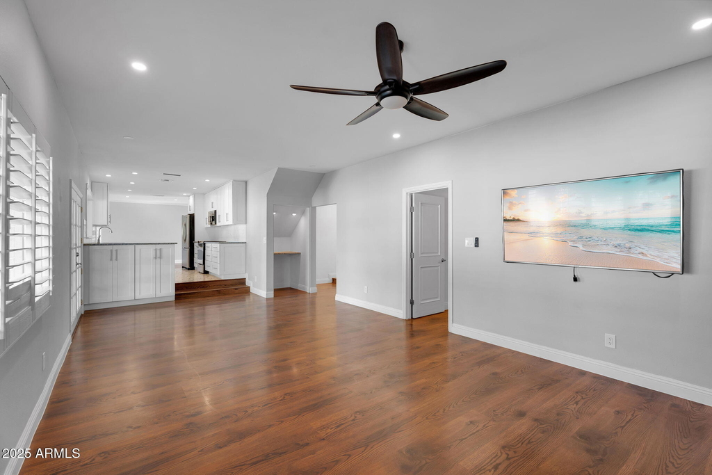 2542 W Nopal Avenue - Photo 16