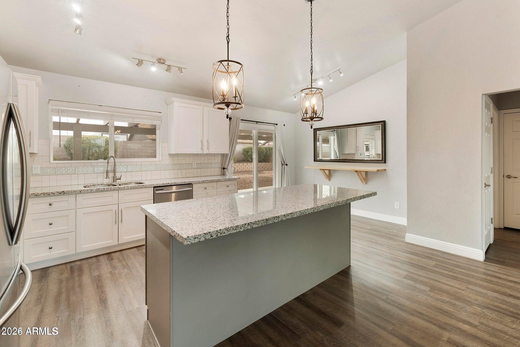 1749 N Ricardo -- - Photo 2