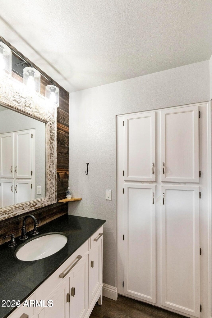 1749 N Ricardo -- - Photo 14