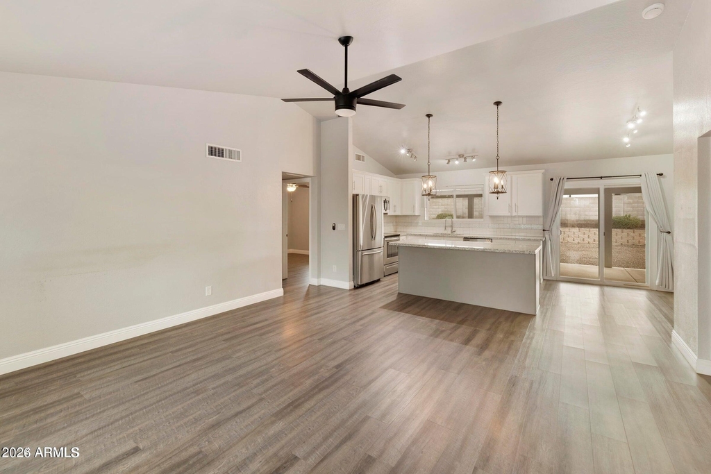 1749 N Ricardo -- - Photo 4