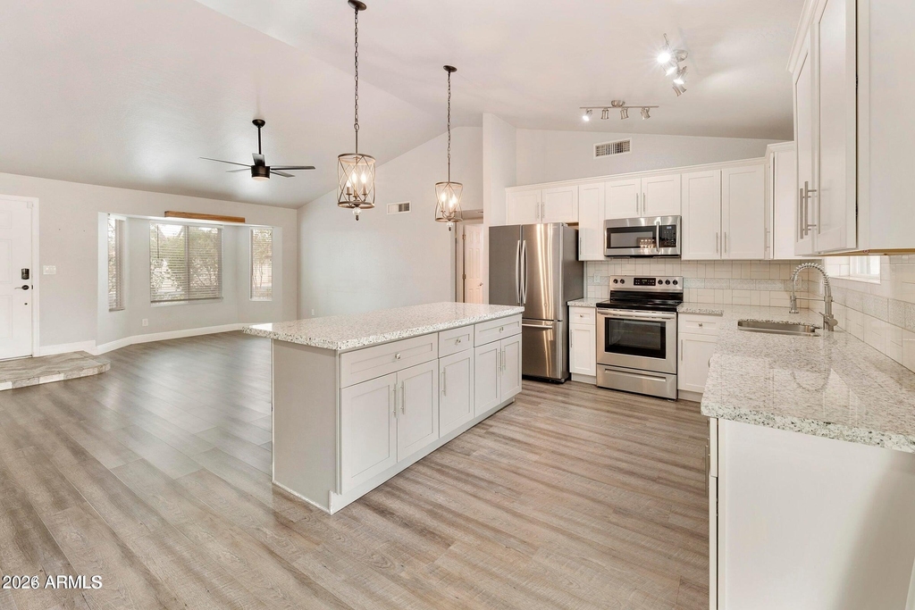 1749 N Ricardo -- - Photo 5
