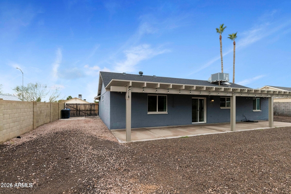 1749 N Ricardo -- - Photo 25
