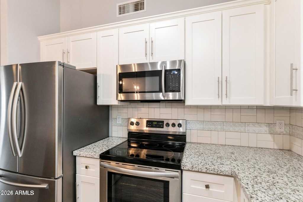 1749 N Ricardo -- - Photo 7