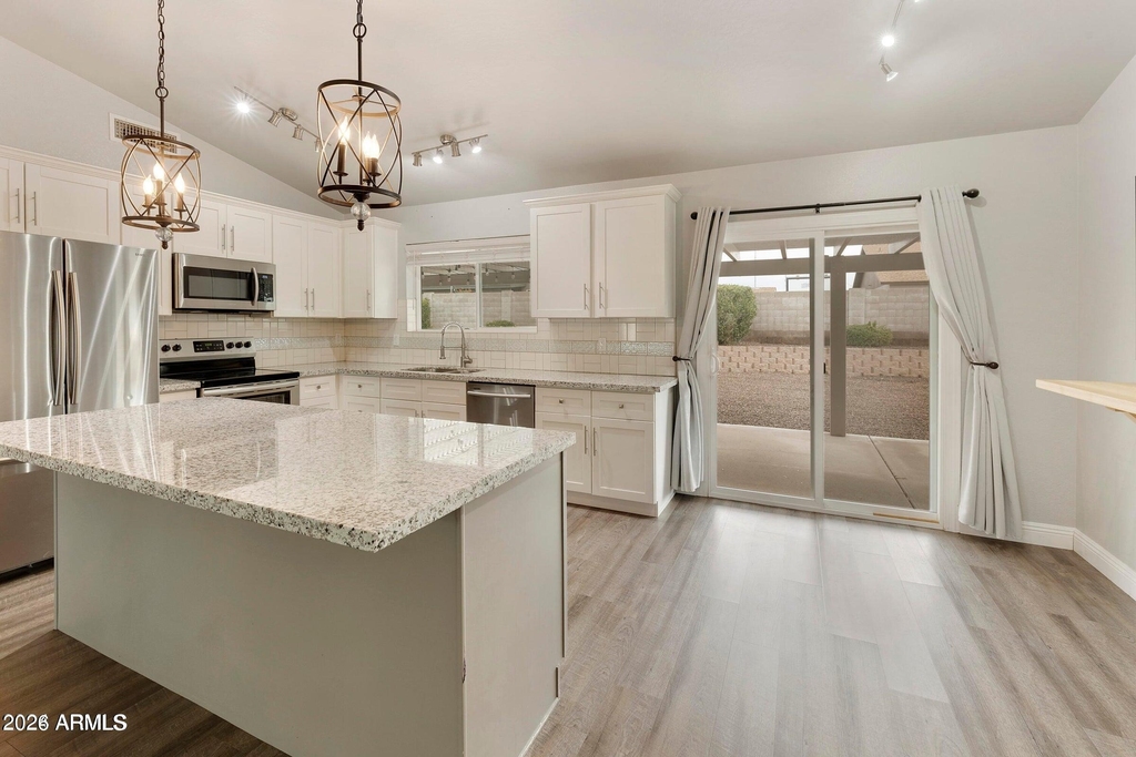 1749 N Ricardo -- - Photo 3