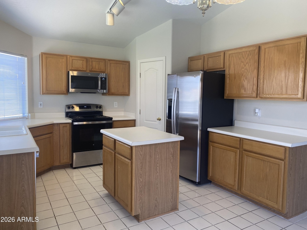 1704 E Pontiac Drive - Photo 5