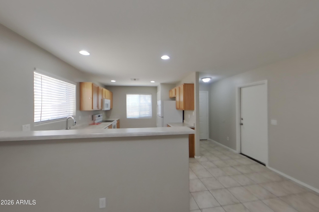 15072 W Buchanan Street - Photo 4