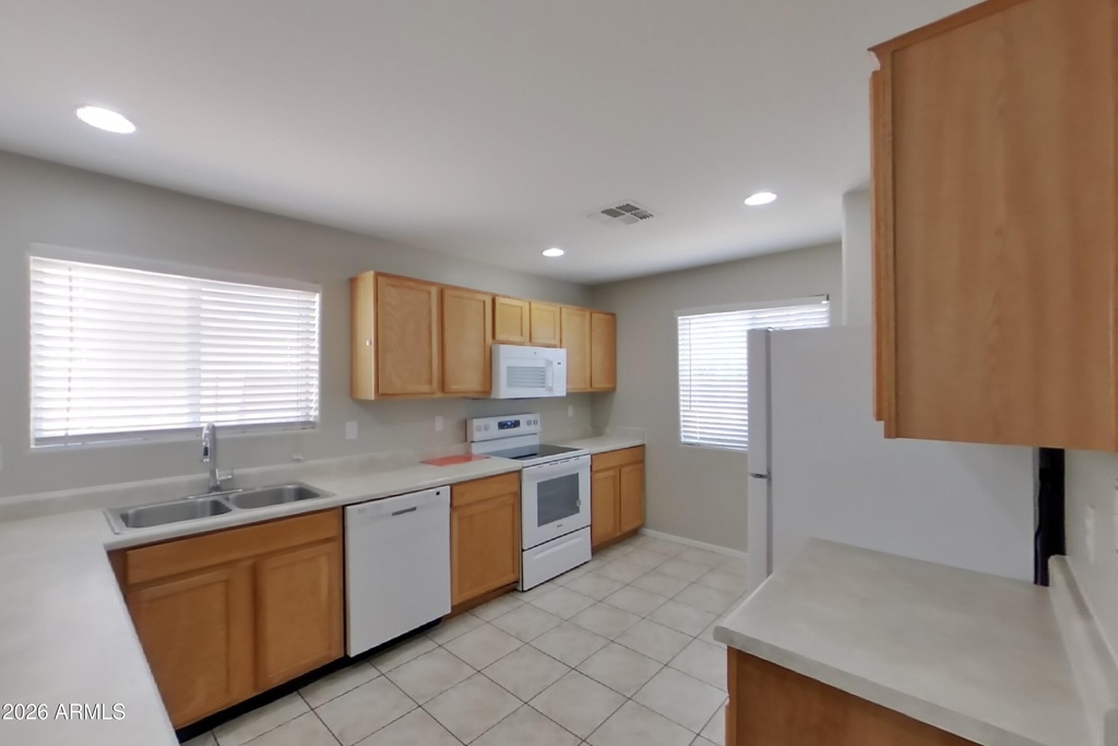 15072 W Buchanan Street - Photo 5