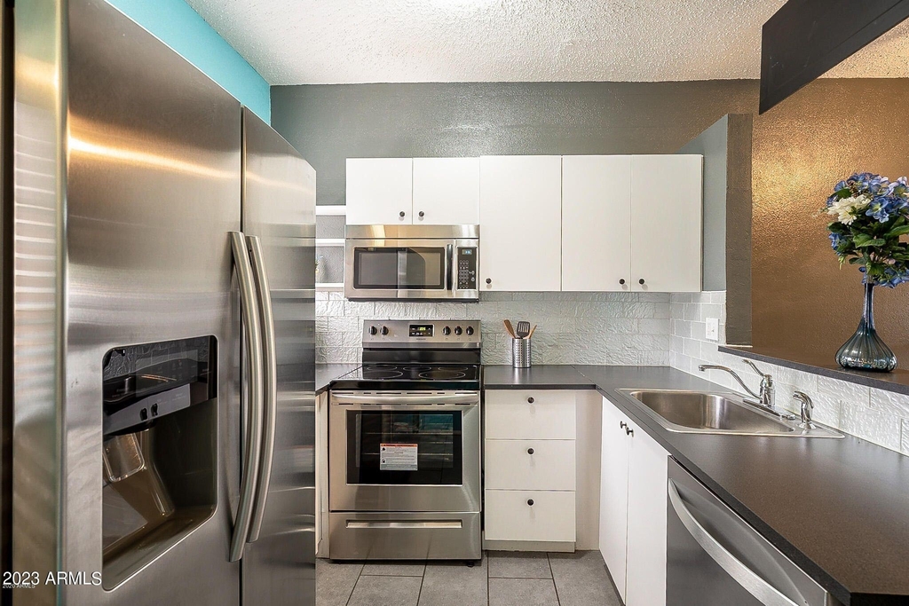 18616 N 34th Avenue - Photo 13