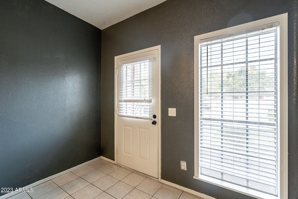 18616 N 34th Avenue - Photo 3