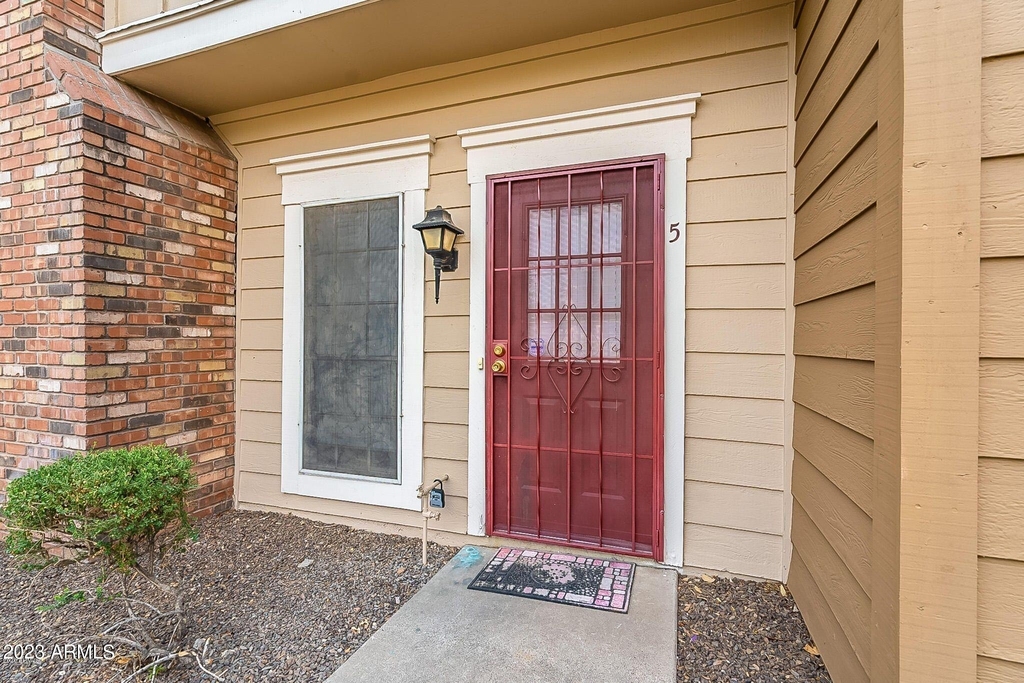 18616 N 34th Avenue - Photo 1