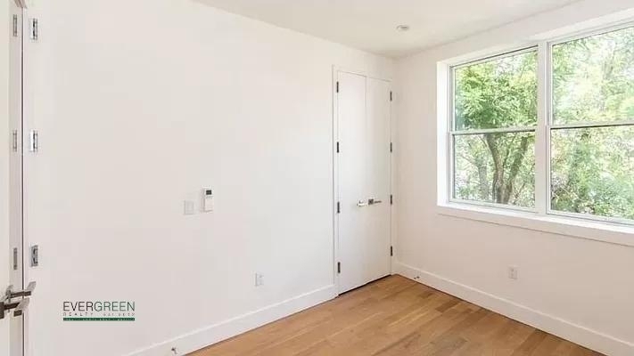 1234 Bedford Avenue - Photo 4