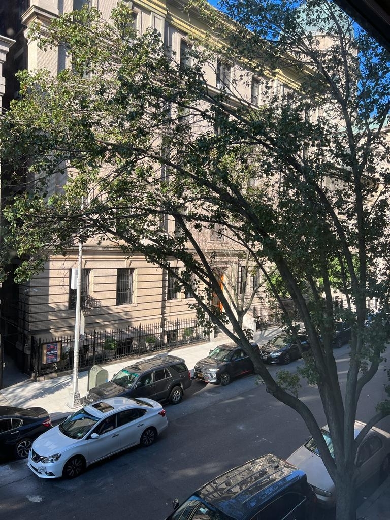 East 76th Street - Photo 5