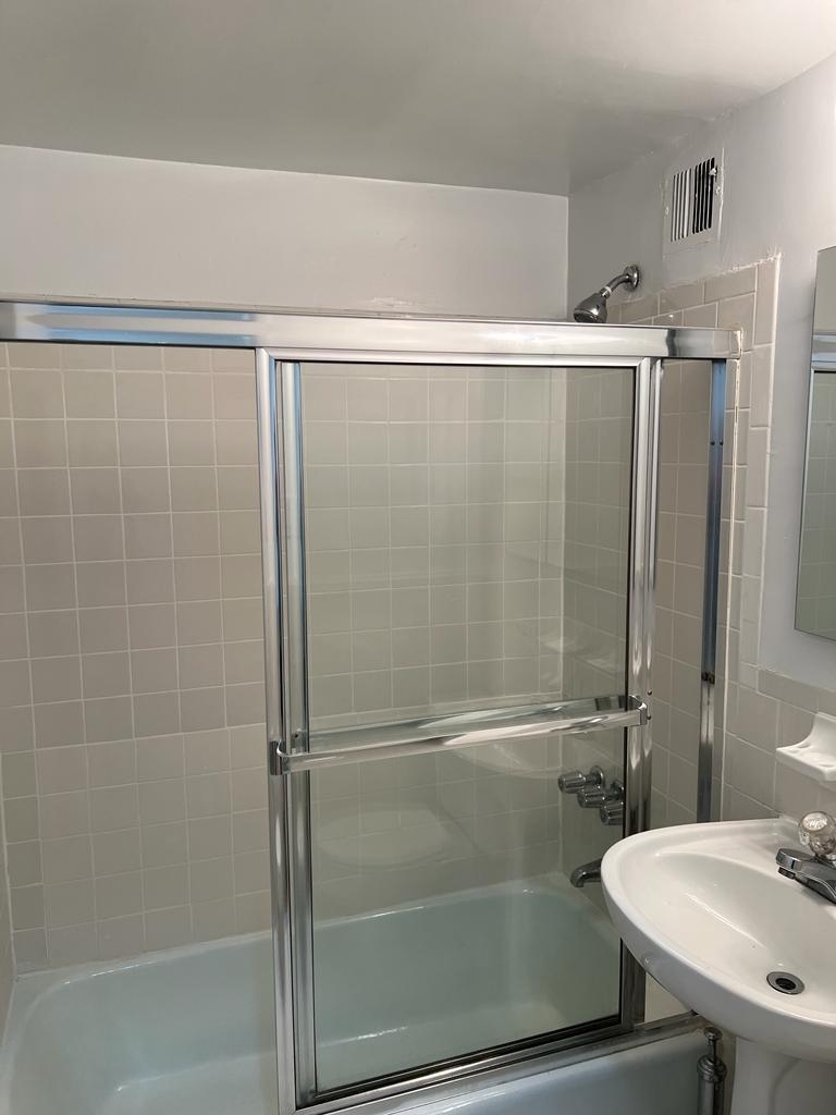 East 76th Street - Photo 6