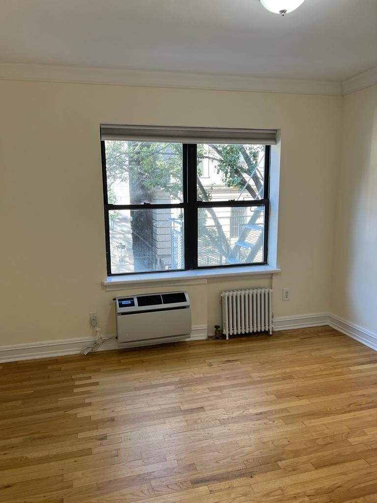 East 76th Street - Photo 7