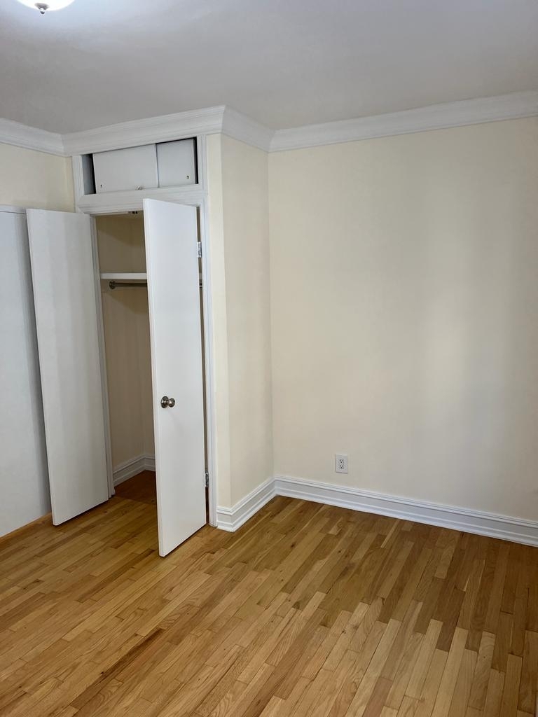 East 76th Street - Photo 8