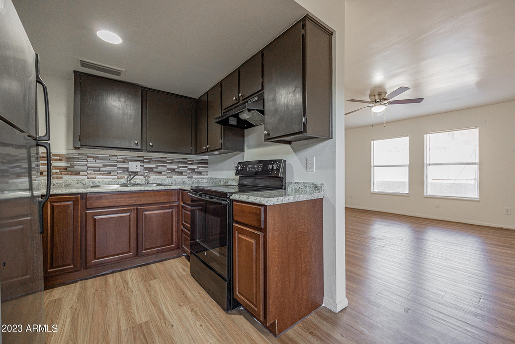 925 W Peoria Avenue - Photo 5
