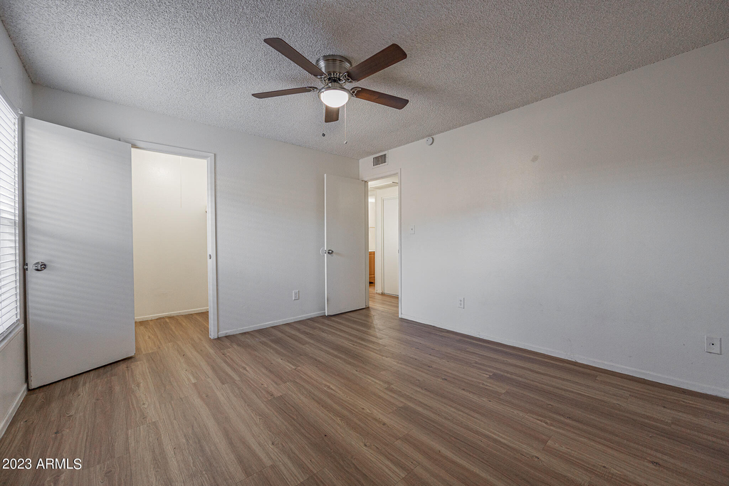 925 W Peoria Avenue - Photo 9