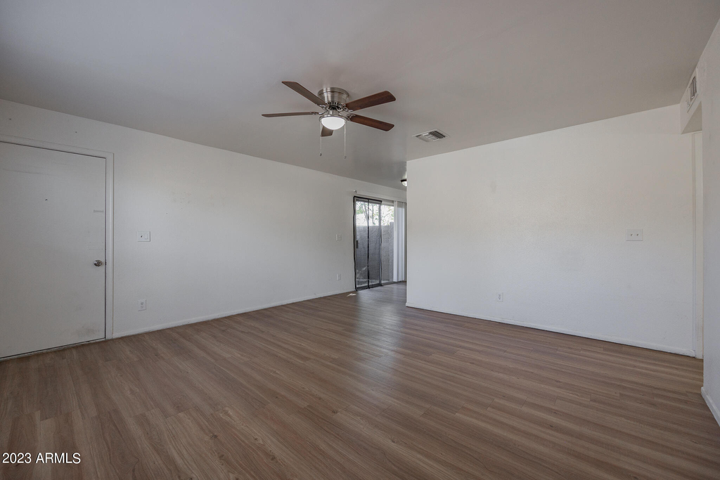 925 W Peoria Avenue - Photo 3