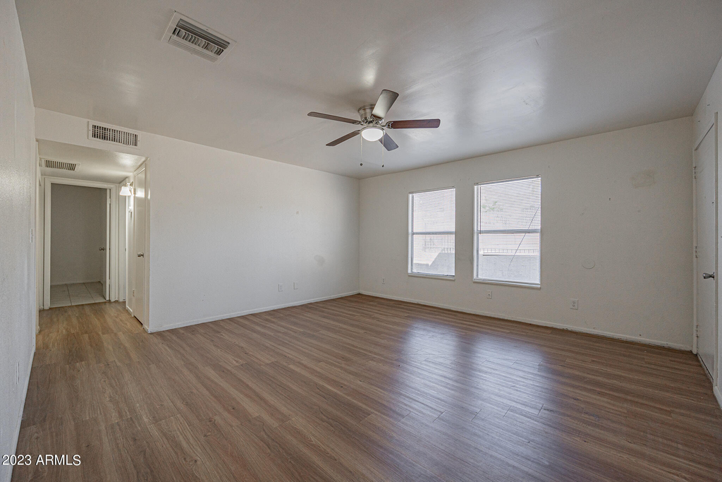 925 W Peoria Avenue - Photo 4
