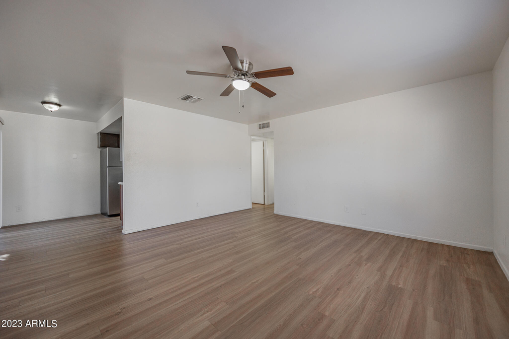 925 W Peoria Avenue - Photo 2