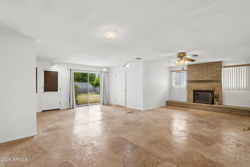1014 E Balboa Circle - Photo 5
