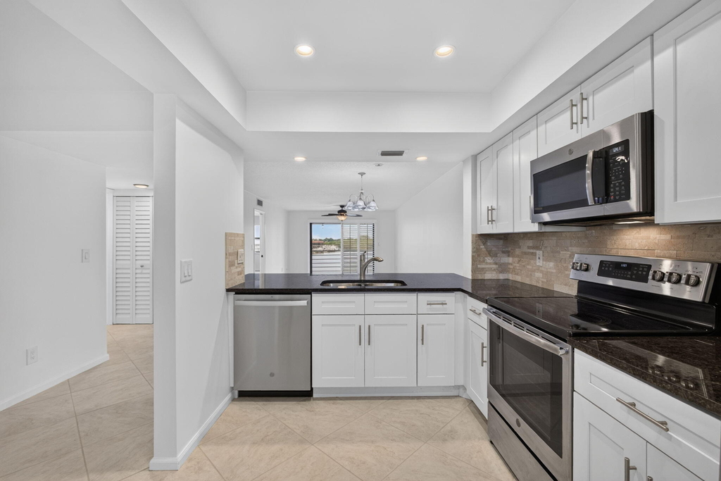 313 Lake Circle - Photo 10