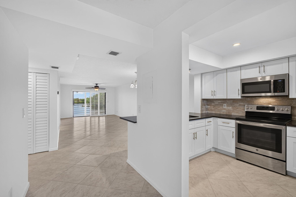 313 Lake Circle - Photo 6