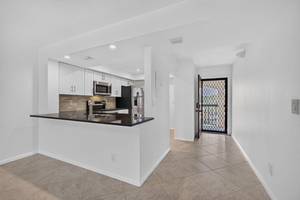 313 Lake Circle - Photo 4
