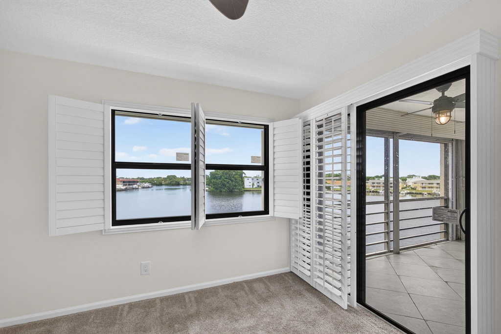 313 Lake Circle - Photo 18