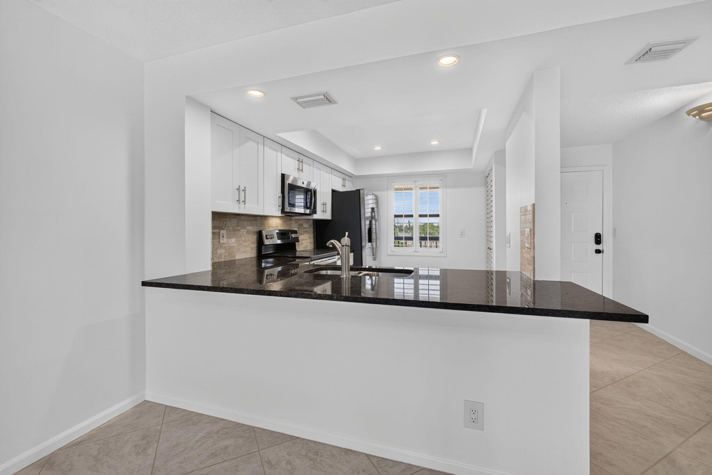 313 Lake Circle - Photo 9
