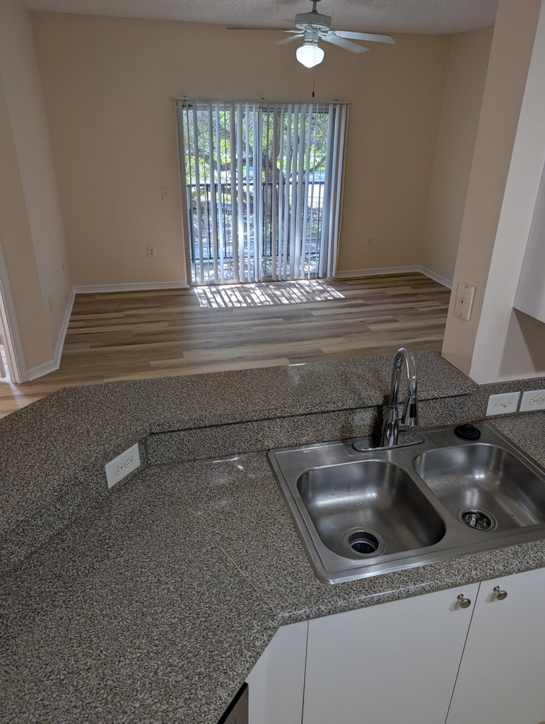 350 Crestwood Circle - Photo 8