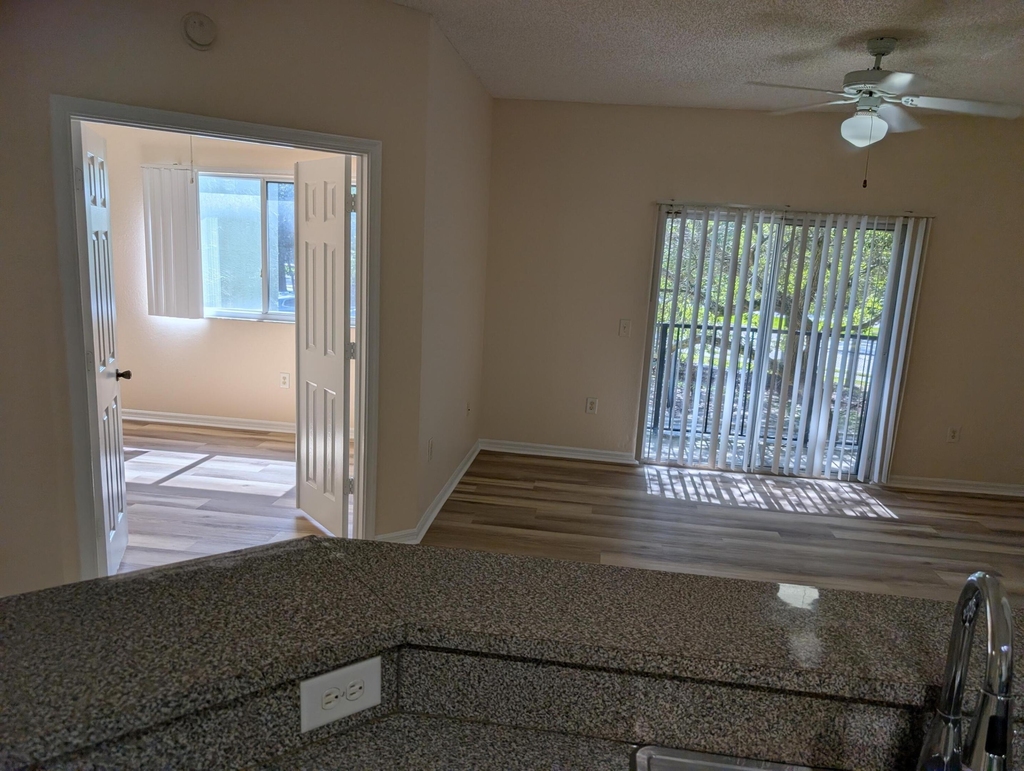 350 Crestwood Circle - Photo 7